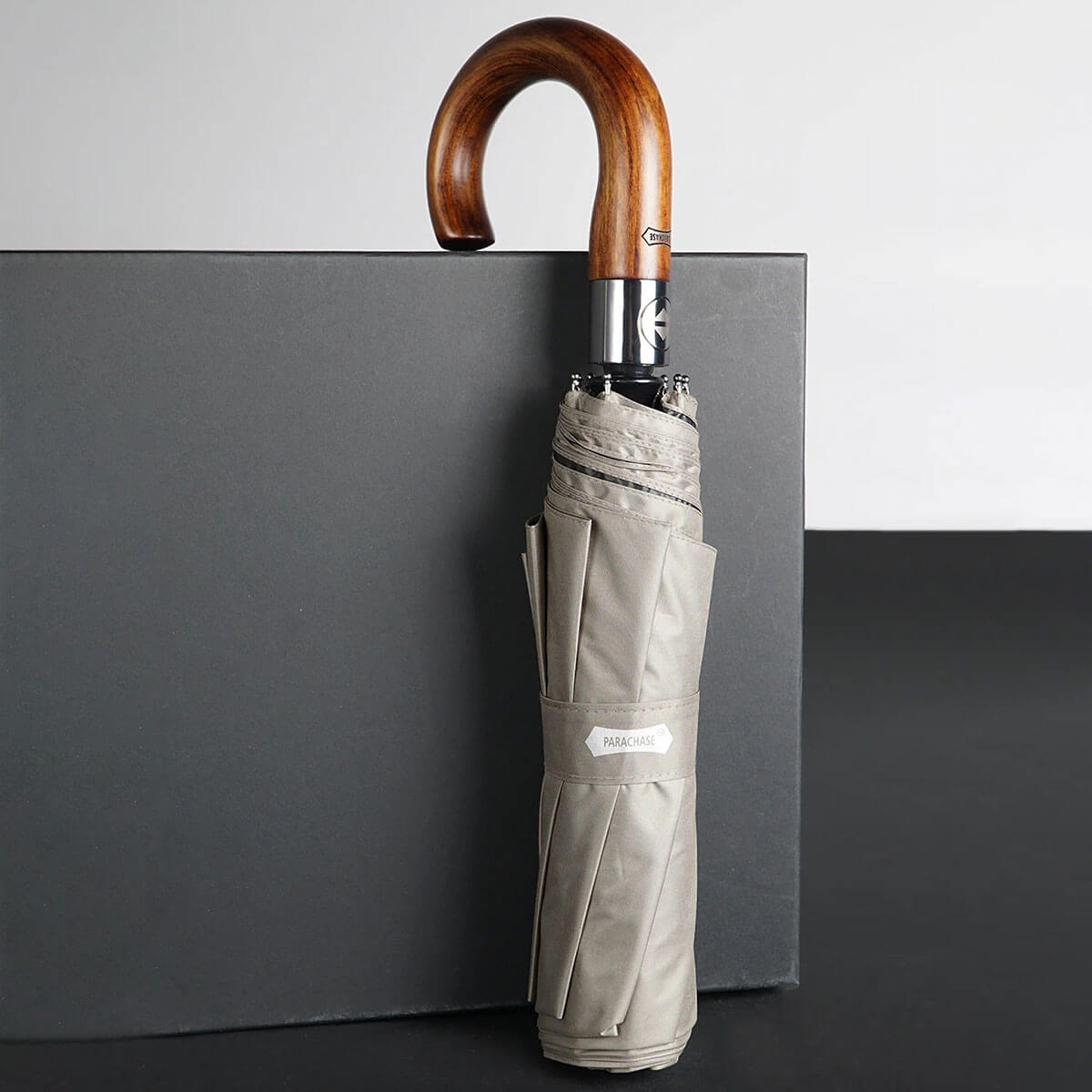 Kleiner Taschenschirm mit Holzgriff – Automatik 122 cm - Regenschirme
