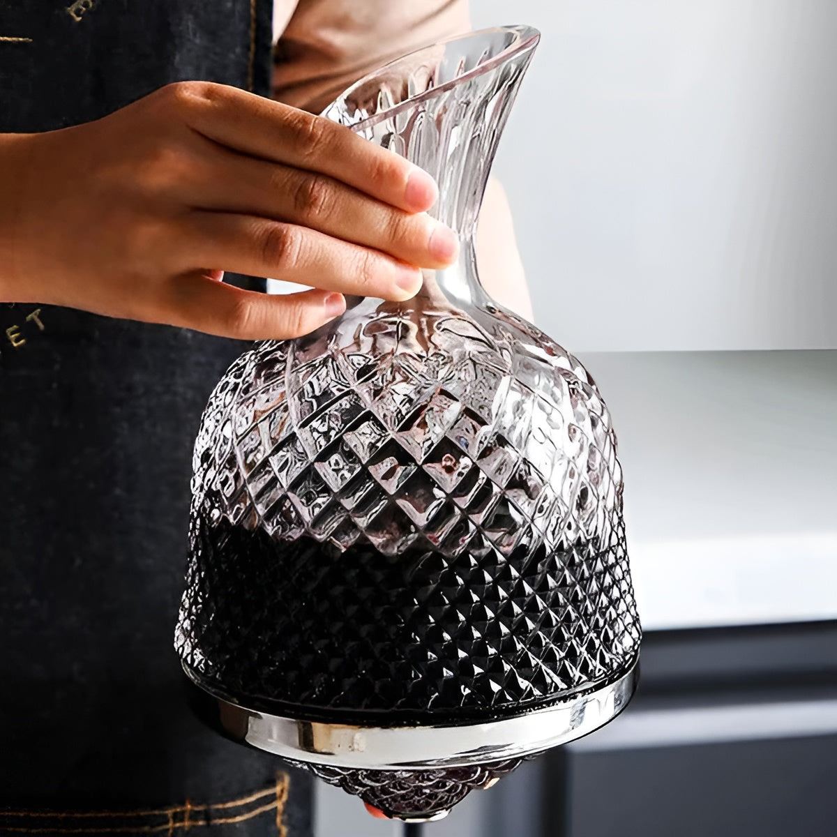 Kristallglas-Karaffe – 360° Drehbar und Elegant | 1,5 L Wein- und Getränkespender - Wohnzubehör