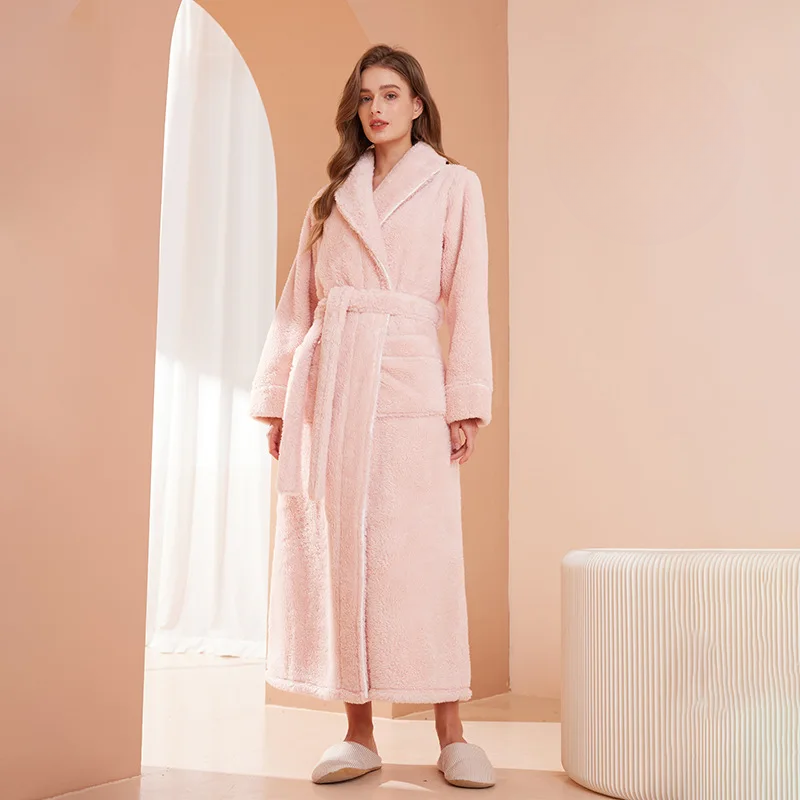 Langer Bademantel mit Gürtel und Taschen – Unisex - Rosa Damen / S - Nacht- und Bademäntel