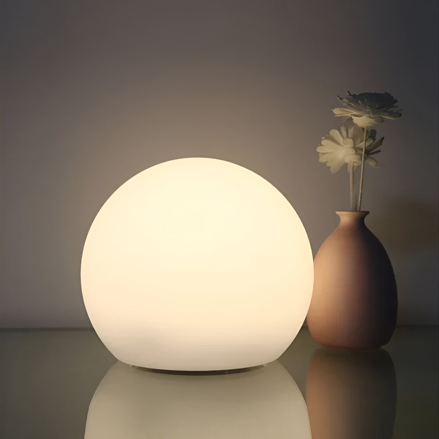 LED-Tischlampe mit Farbwechsel – Stimmungsvolle Kugelleuchte für Wohnräume - S -15cm - Tischlampe