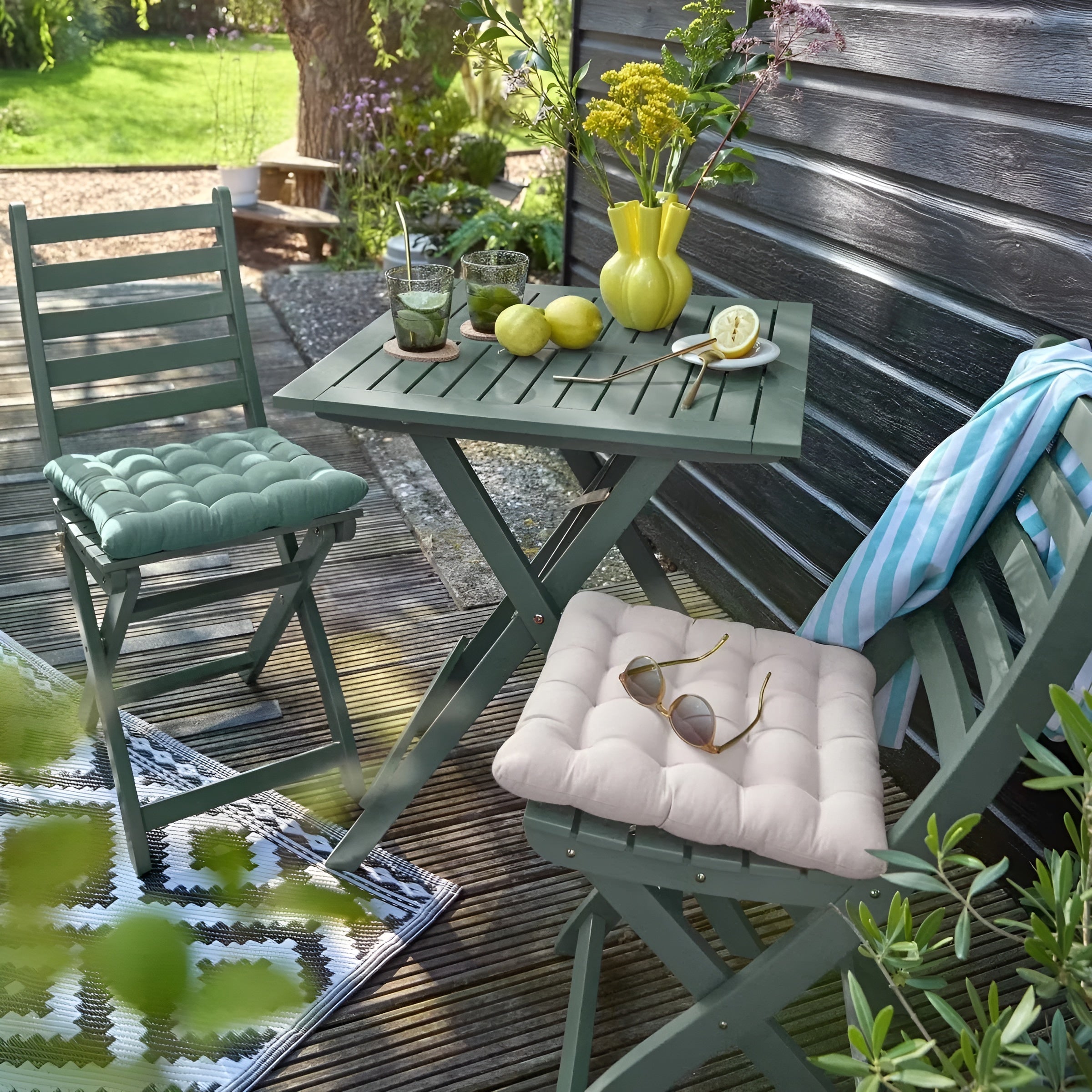 LODGE 3-teiliges Gartenmöbel-Set – Klappbares Bistro-Set aus massivem Akazienholz - Gartenmöbel-Set