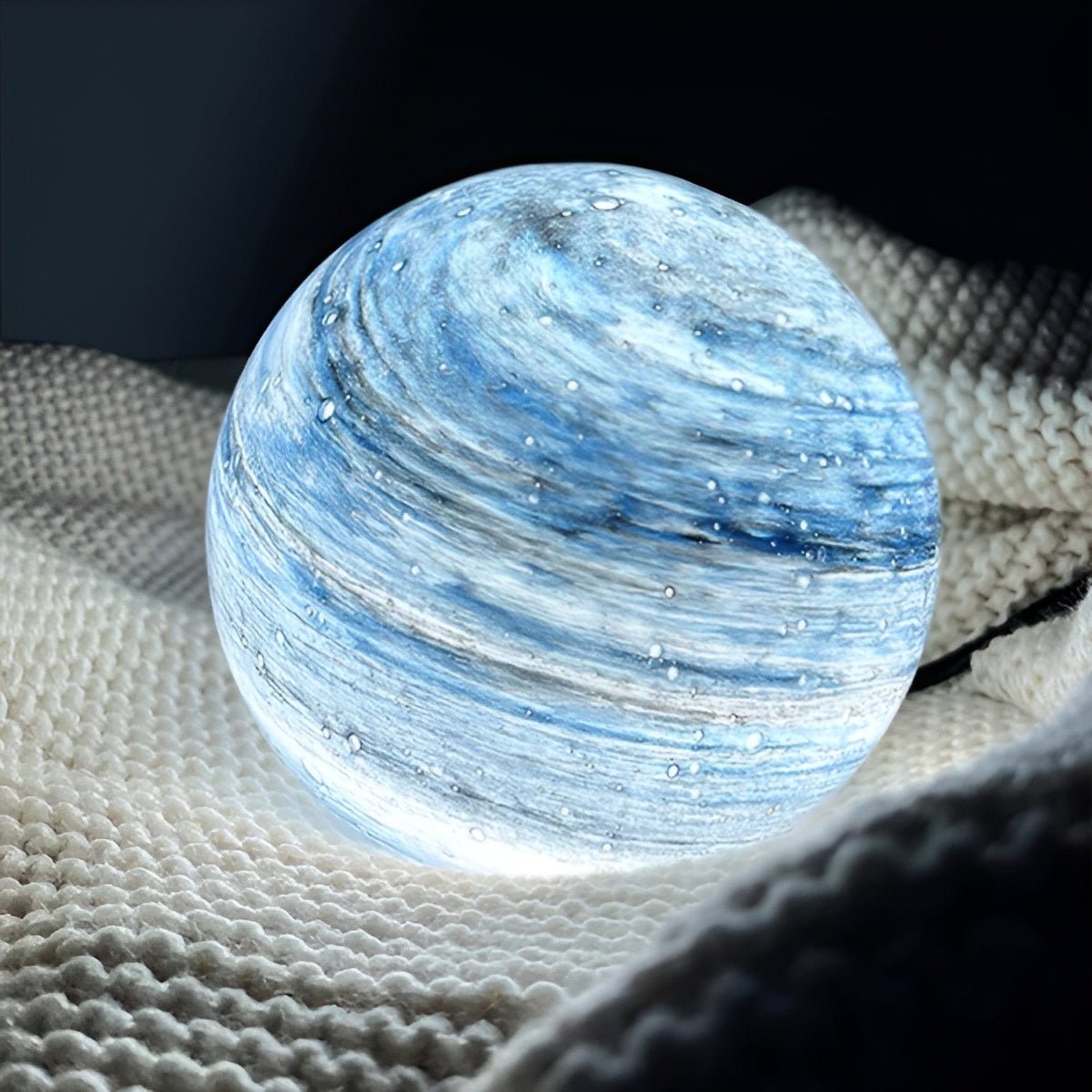Lunacrystal Mondlampe Aus Glas – Magisches Mondlicht MIT Kosmischen Details Für Stimmungsvolle Wohnräume - Tischlampe