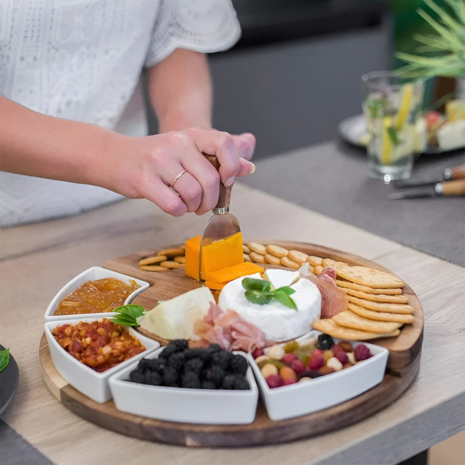 LuxeServe Käseplatte mit Käsemessern – Elegantes Servierbrett für Käse Antipasti & festliche Abende - Platten