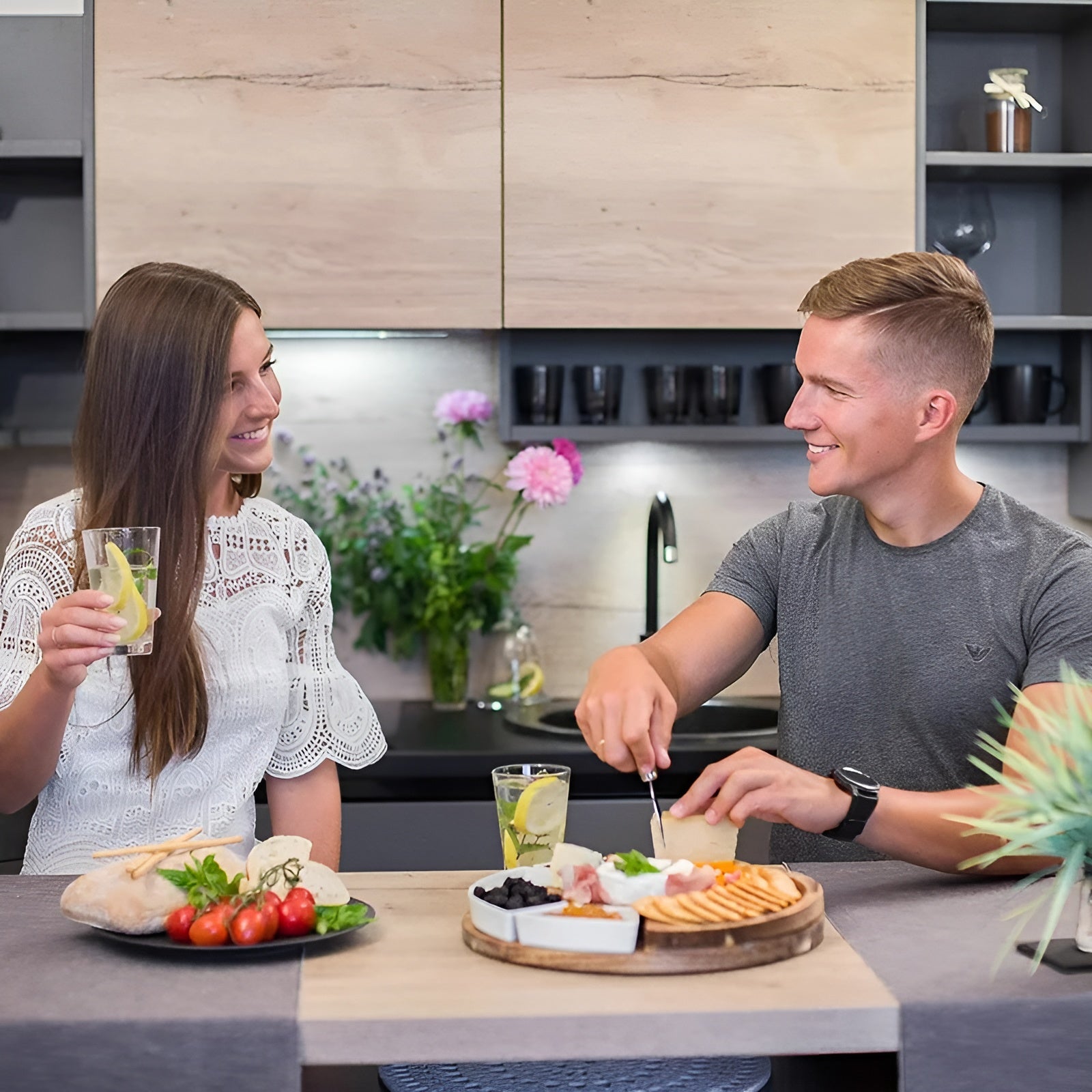 LuxeServe Käseplatte mit Käsemessern – Elegantes Servierbrett für Käse Antipasti & festliche Abende - Platten