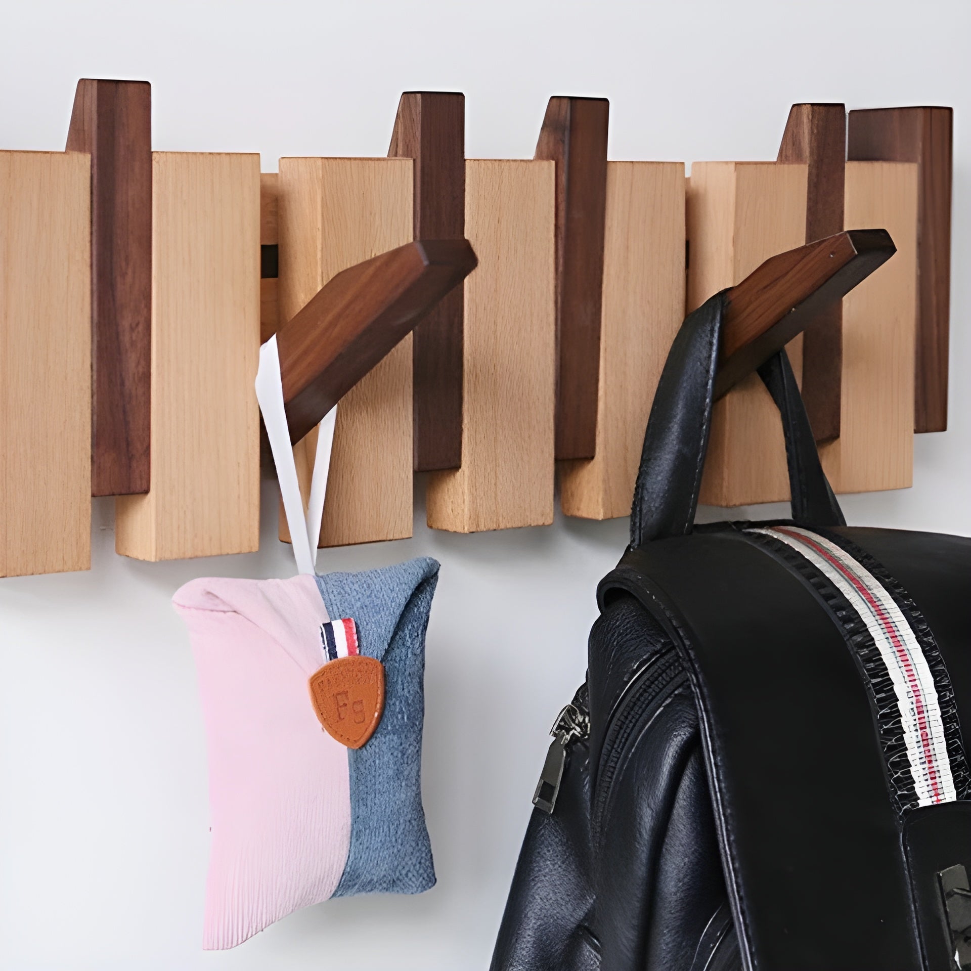 Luxuriöse Garderobe aus Holz im Klavierdesign – Handgefertigte Garderobe zur Wandmontage - Walnuss- und Buchenholz / 4