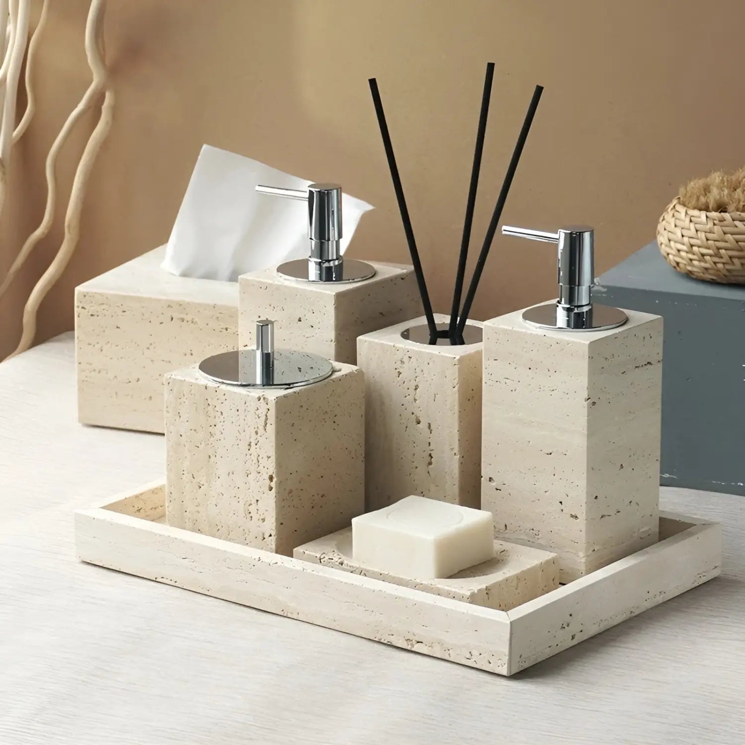 Badezimmer-Set aus Travertin – Edle Accessoires aus Naturstein | Seifenspender Seifenschale Diffusor & Ablage