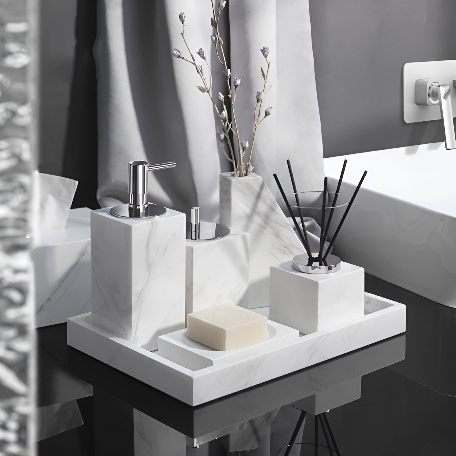 Badezimmer-Set aus Weißem Marmor – Seifenspender, Seifenschale, Toilettenbürste & Tablett | Elegante Bad-Accessoires