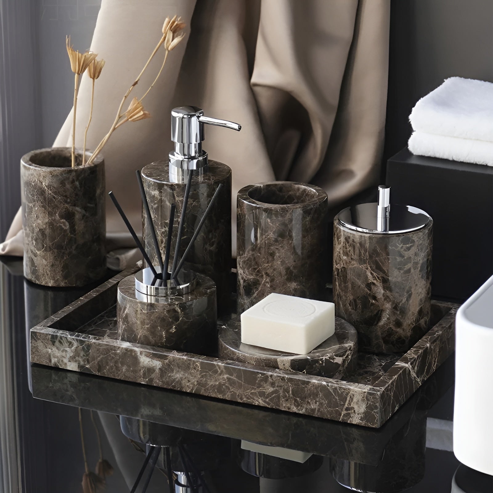Badezimmer-Set aus Emperador Marmor – Luxuriöser Seifenspender, Seifenschale & Duftaccessoire | Elegante Bad-Accessoires