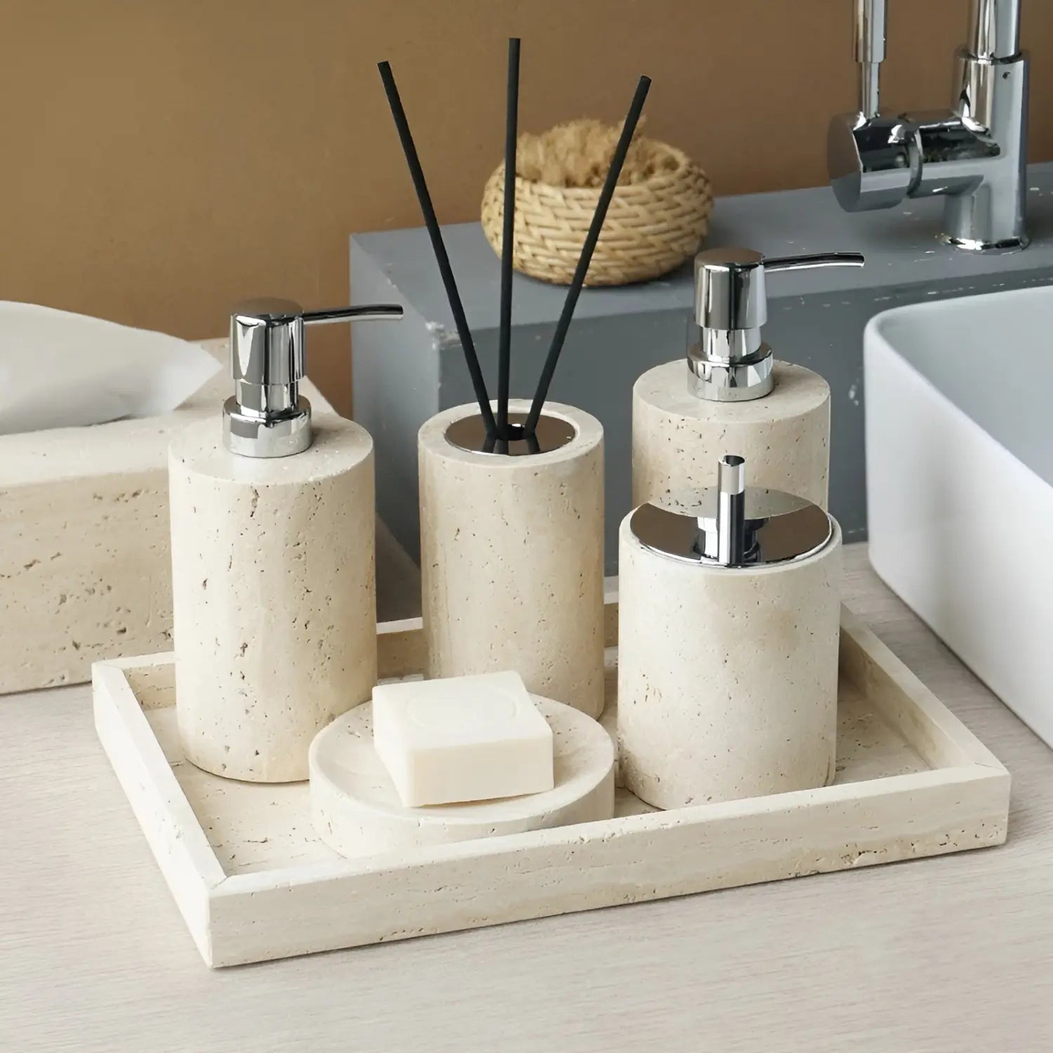 Badezimmer-Set aus Travertin – Edle Accessoires aus Naturstein | Seifenspender Seifenschale Diffusor & Ablage