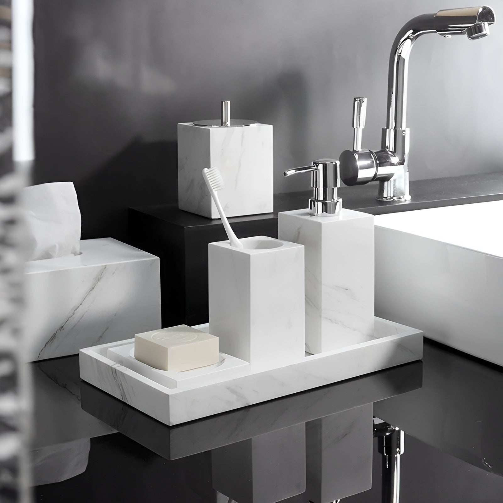 Badezimmer-Set aus Weißem Marmor – Seifenspender, Seifenschale, Toilettenbürste & Tablett | Elegante Bad-Accessoires