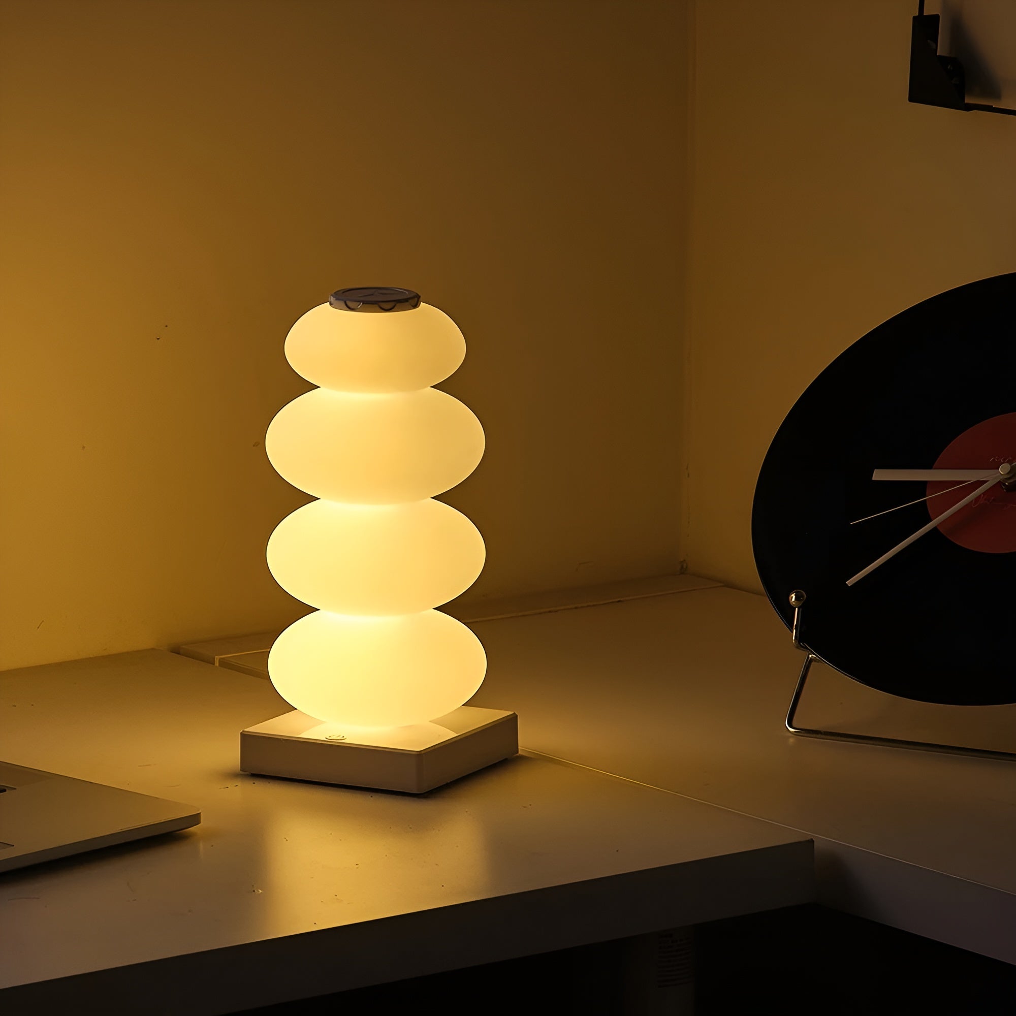 Nachttischlampe – Dimmbare RGB LED mit 16 Farben | Touch-Steuerung & Stimmungsvolle Beleuchtung