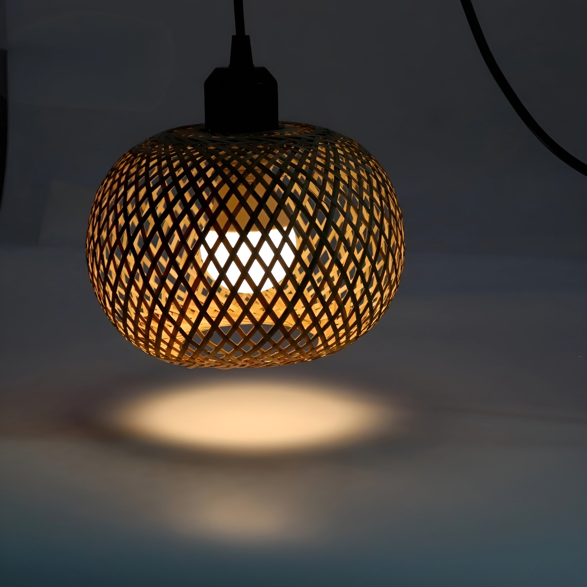 Bambus-Hängeleuchte – Natürlicher Rattan-Look | Handgefertigt für Wohnzimmer, Café und Restaurant