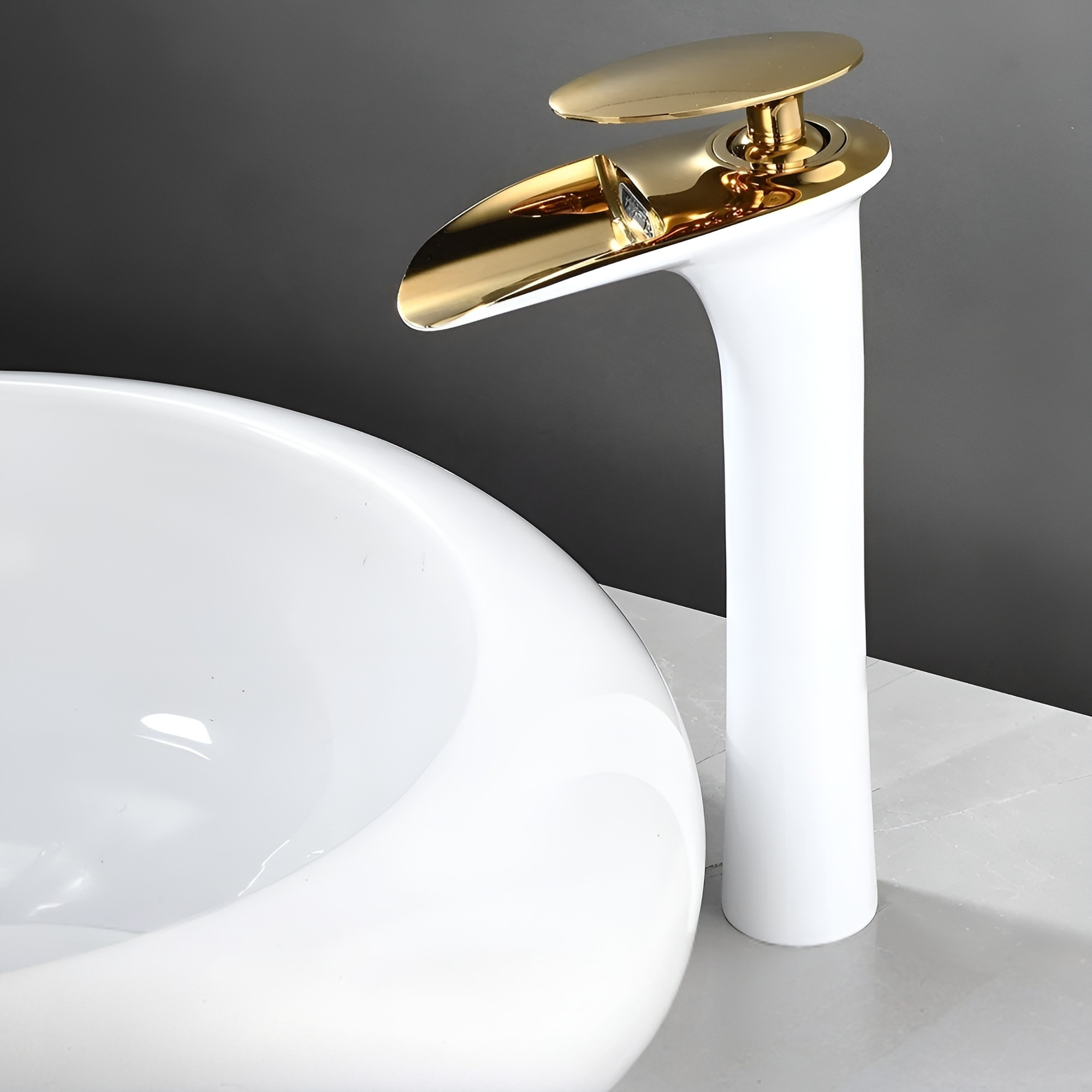 Moderne Waschtischarmaturen – Elegante Wasserfallarmatur | Hochwertiger Einhebelmischer - Weiß und Gold