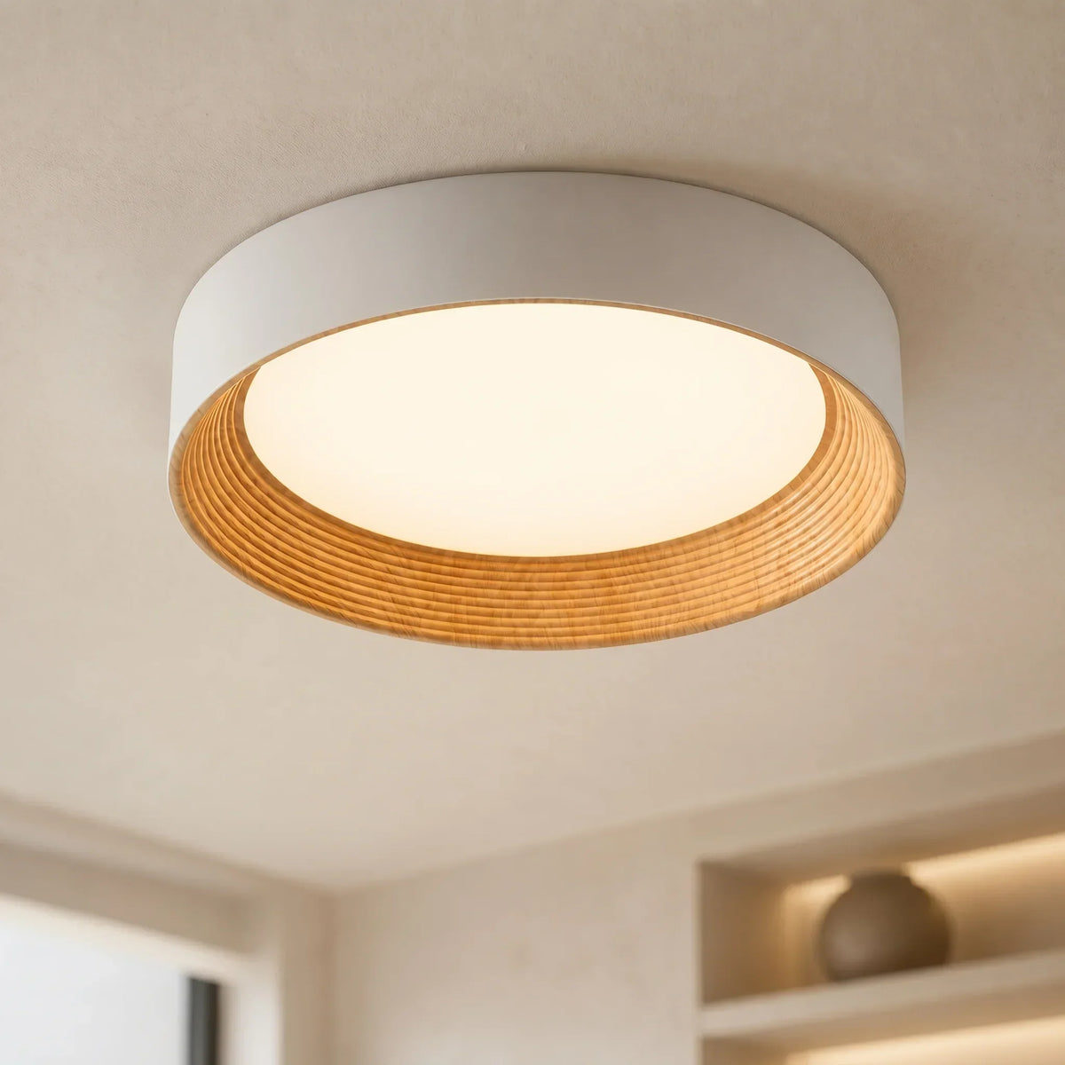 Runde LED-Deckenleuchte mit Holzrand – Warmes Licht im Nordic Design - Weiß-Eiche / Ø 35 cm × H 10 cm - Deckenleuchte