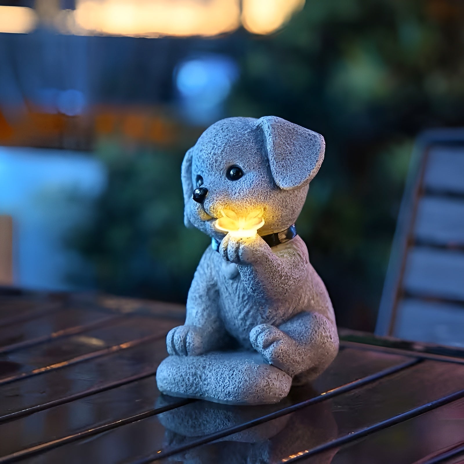 Solar-Gartenfigur Hund mit Schmetterling – Dekorative Gartenbeleuchtung | Wetterfest für Garten Terrasse und Balkon