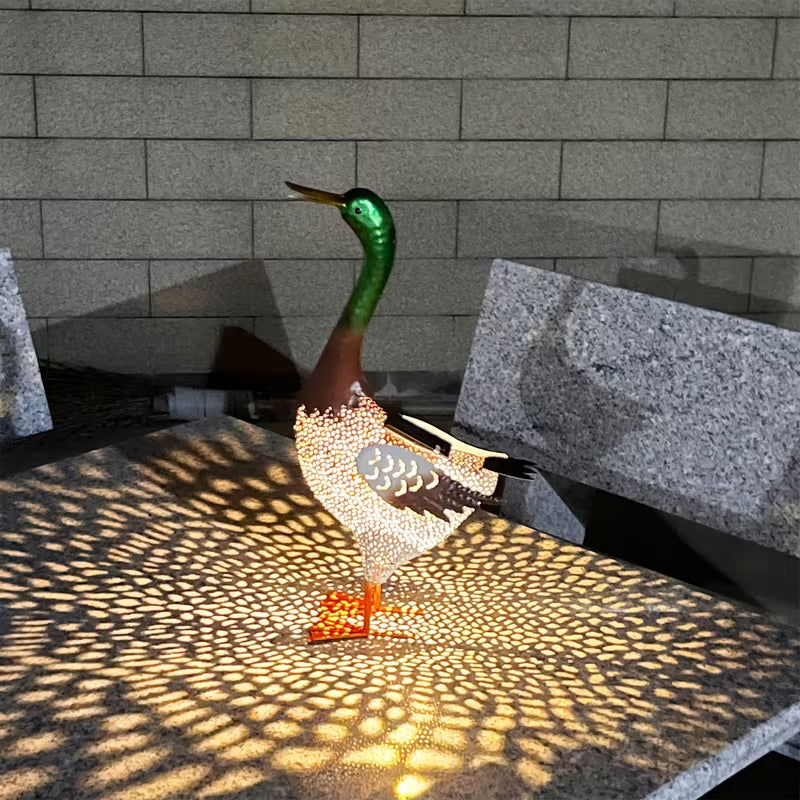 Solarbetriebene 3D-Enten Gartenleuchte aus Metall – Wetterfeste LED Solarlampe für Garten Terrasse & Balkon