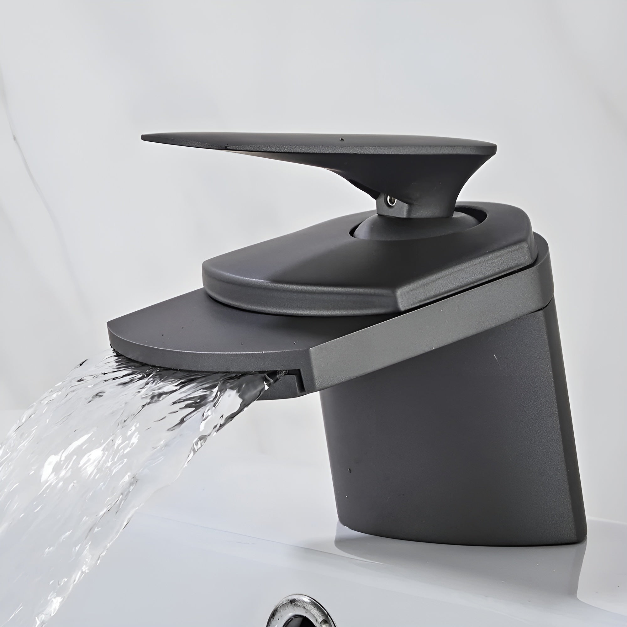 Tad-Wasserfall-Waschtischarmatur – Massives Messing | Luxuriöse Armatur für moderne Badezimmer - Schwarz