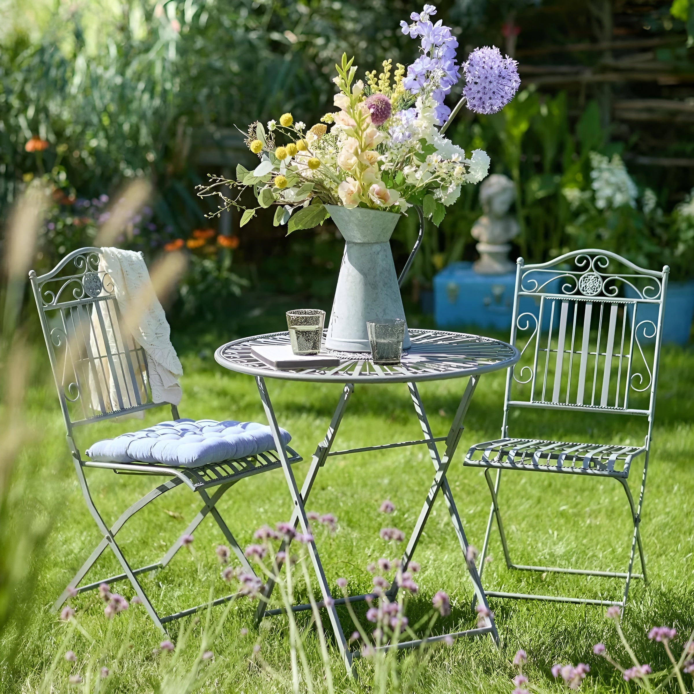 Terrace Hill 3-teiliges Gartenmöbel-Set – Klappbares Bistro-Set aus Eisen in Vintage-Grau - Grau - Gartenmöbel-Set