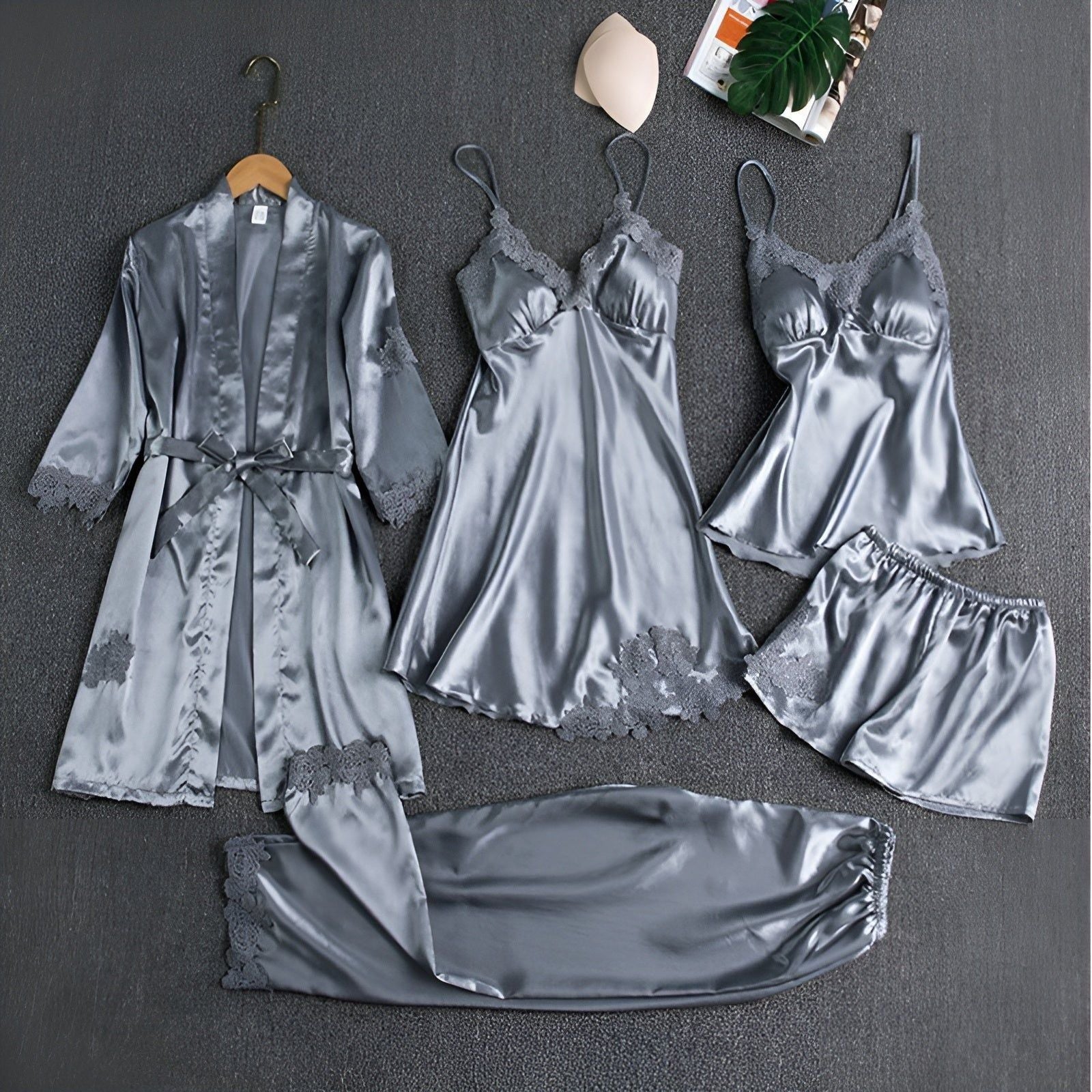 Theresa Set - Luxuriöses Pyjama-Set aus Kunstseide für Frauen - Hellblau / S - Damen-Set