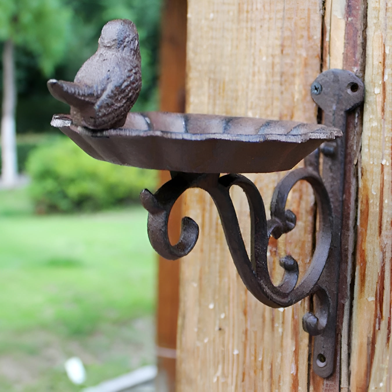 Vogeltränke aus Gusseisen – Dekorative Wasserschale im Landhausstil für den Garten - Vogelbad