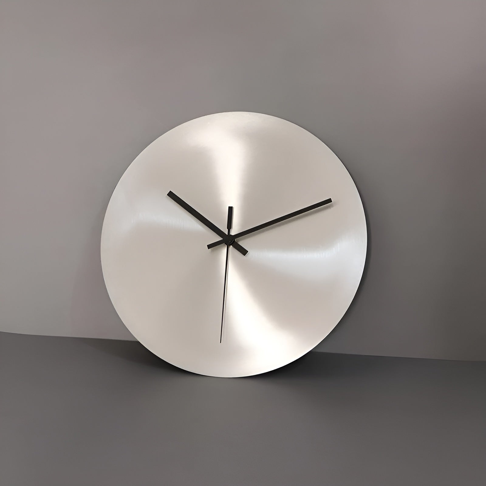 Wanduhr – Stilvolles und Dekoratives Design | Perfekt für Wohnzimmer und Büro - 20cm / Silber - Wanduhr