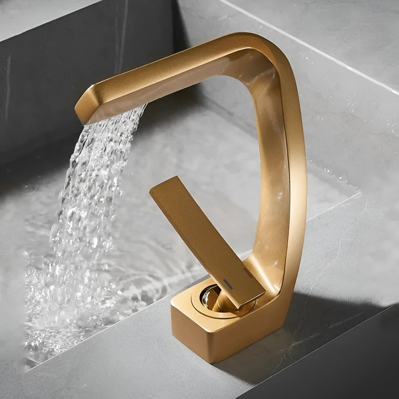 Wasserfall Wasserhahn fürs Waschbecken – Messing Armatur mit Warm- und Kaltwasser | Stilvoll für Bad und Gäste-WC