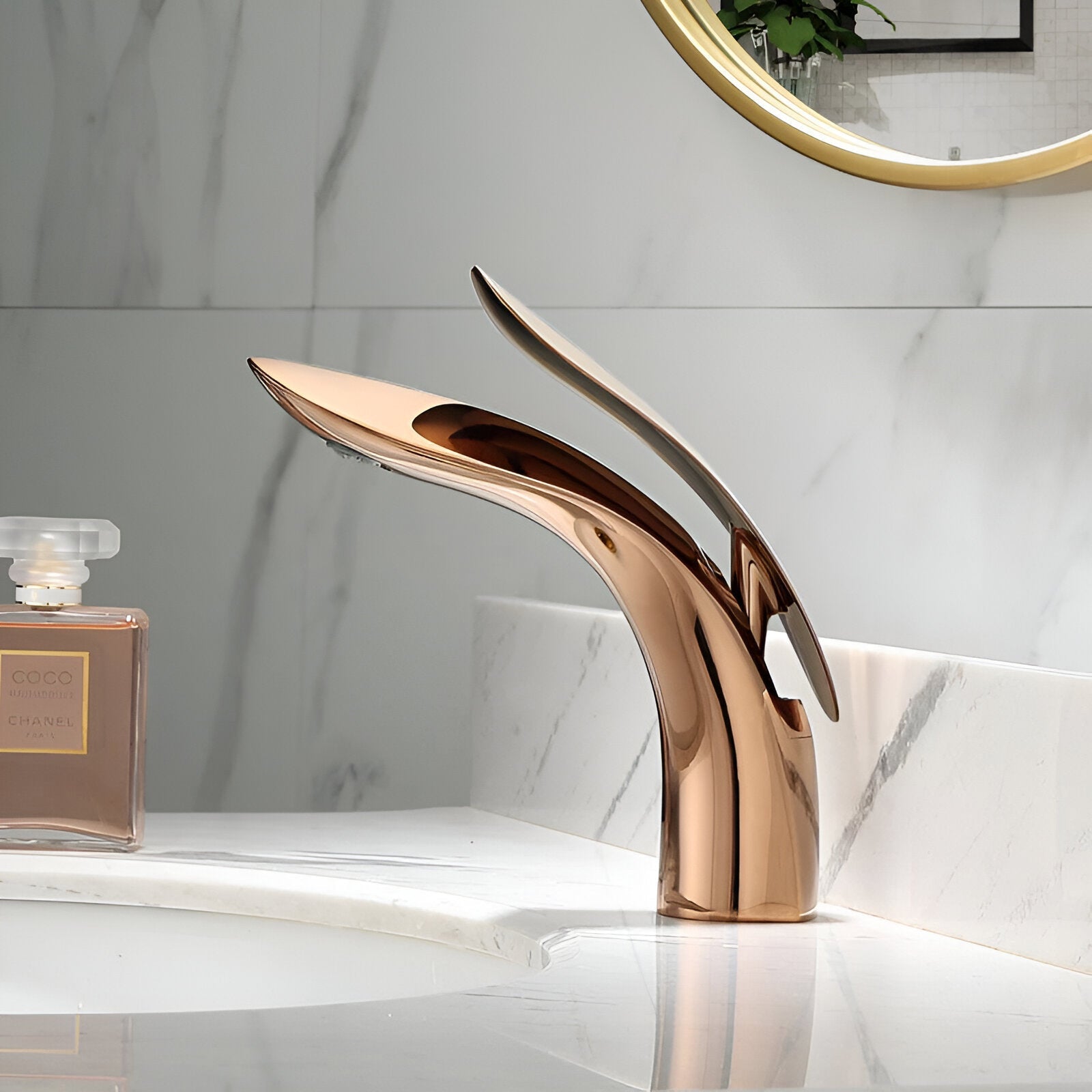 Wasserhahn fürs Bad – Modernes Design mit Wasserfallauslauf | Einlochmontage - Rosa Gold - Wasserhahnarmatur