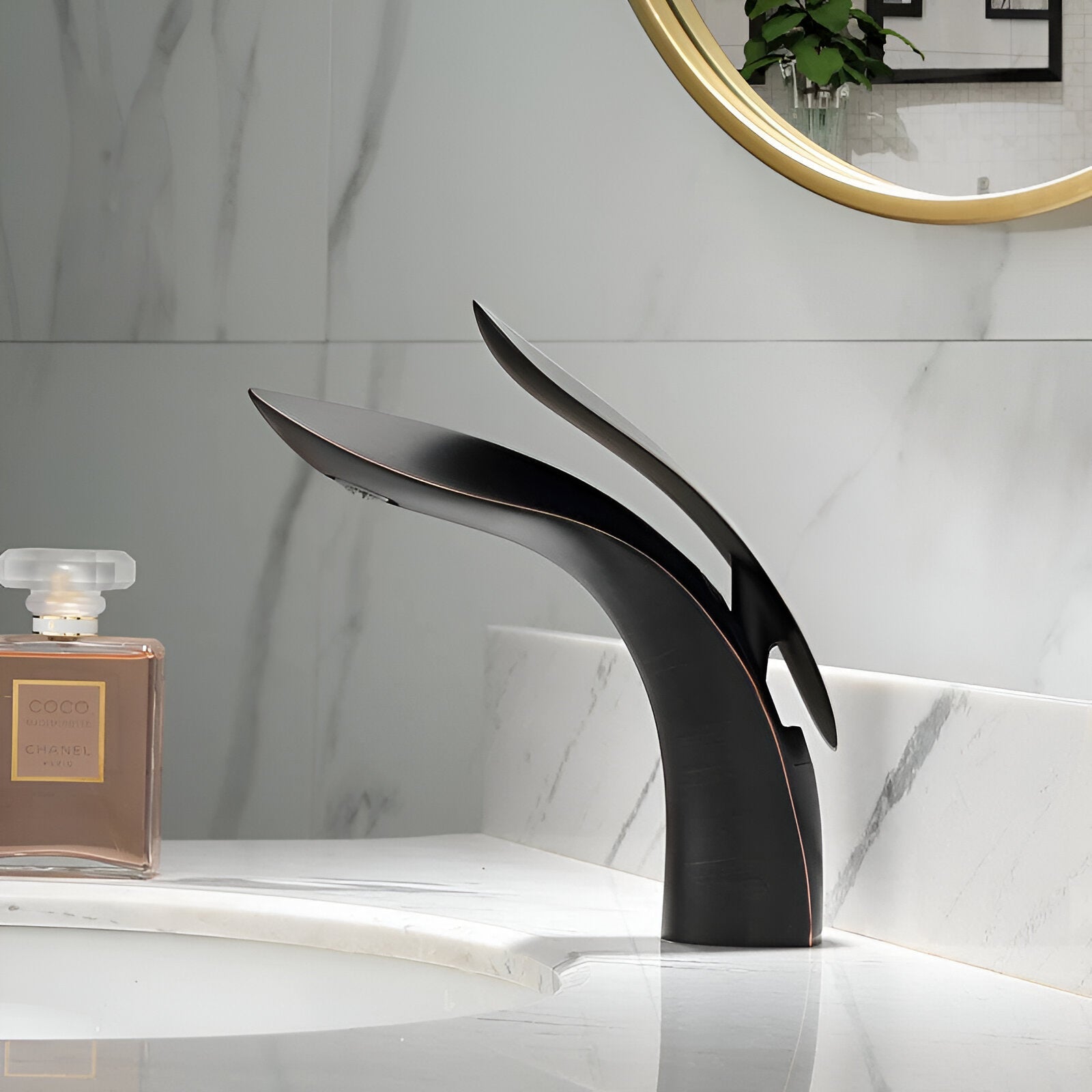 Wasserhahn fürs Bad – Modernes Design mit Wasserfallauslauf | Einlochmontage - Schwarz - Wasserhahnarmatur