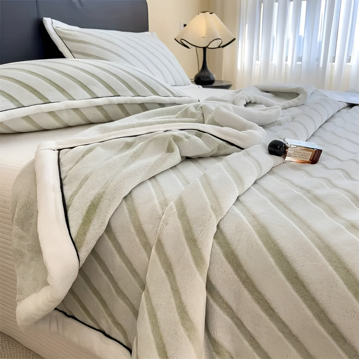 Weiche Kuscheldecke aus Milchsamt – Warm und Bequem | Perfekt für Herbst und Winter - Berggrau / 100*149.99cm - Decke