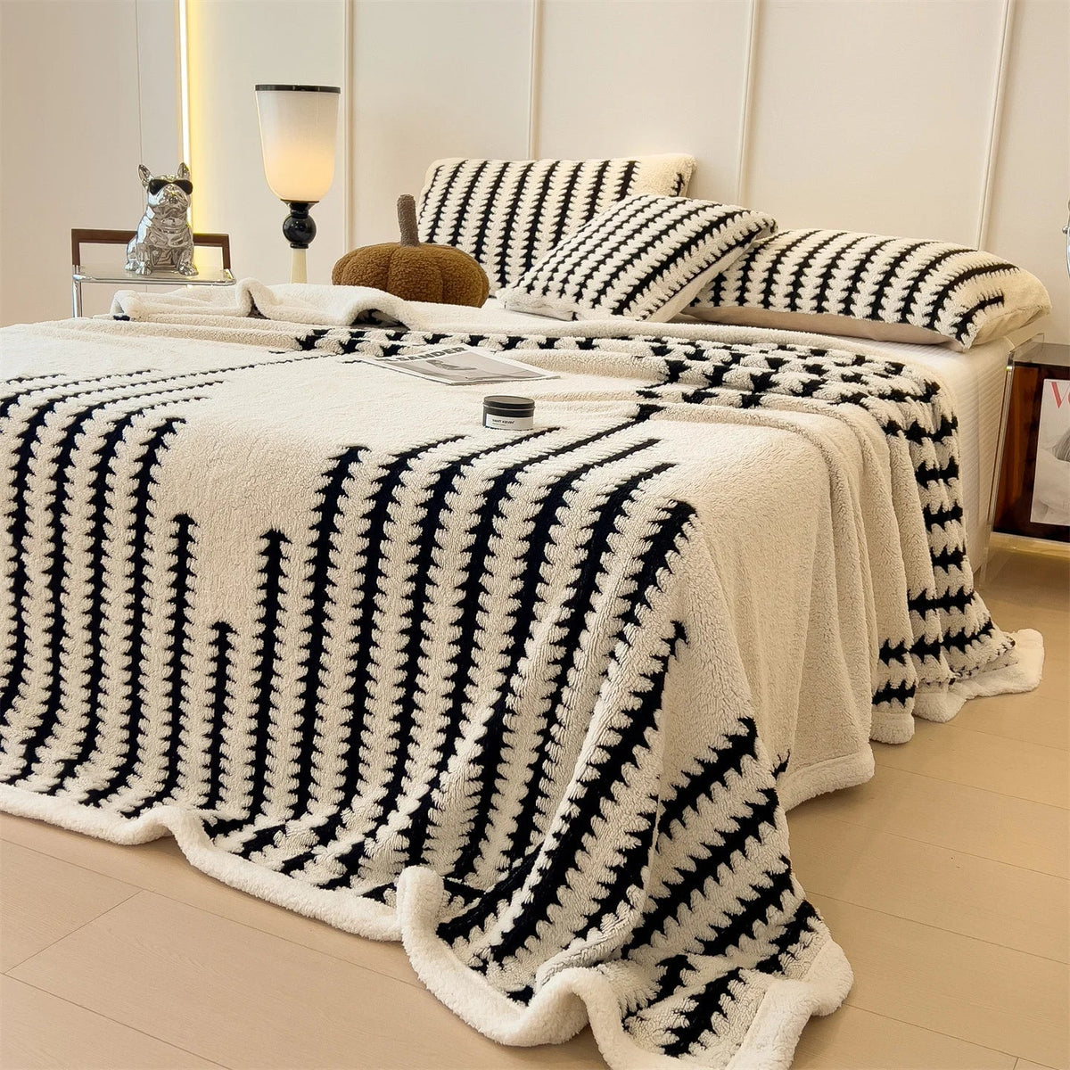 Weiche Kuscheldecke aus Velour für Sofa und Bett – 5 Farben und 2 Größen - Tagesdecken und Wohndecken