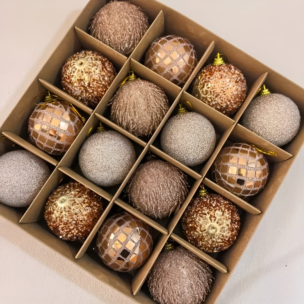 Weihnachtskugeln Set (16 Stück Ø 6 cm) – Bunte Christbaumkugeln | Perfekte Deko für Baum Wohnzimmer & Garten - Rosa 1
