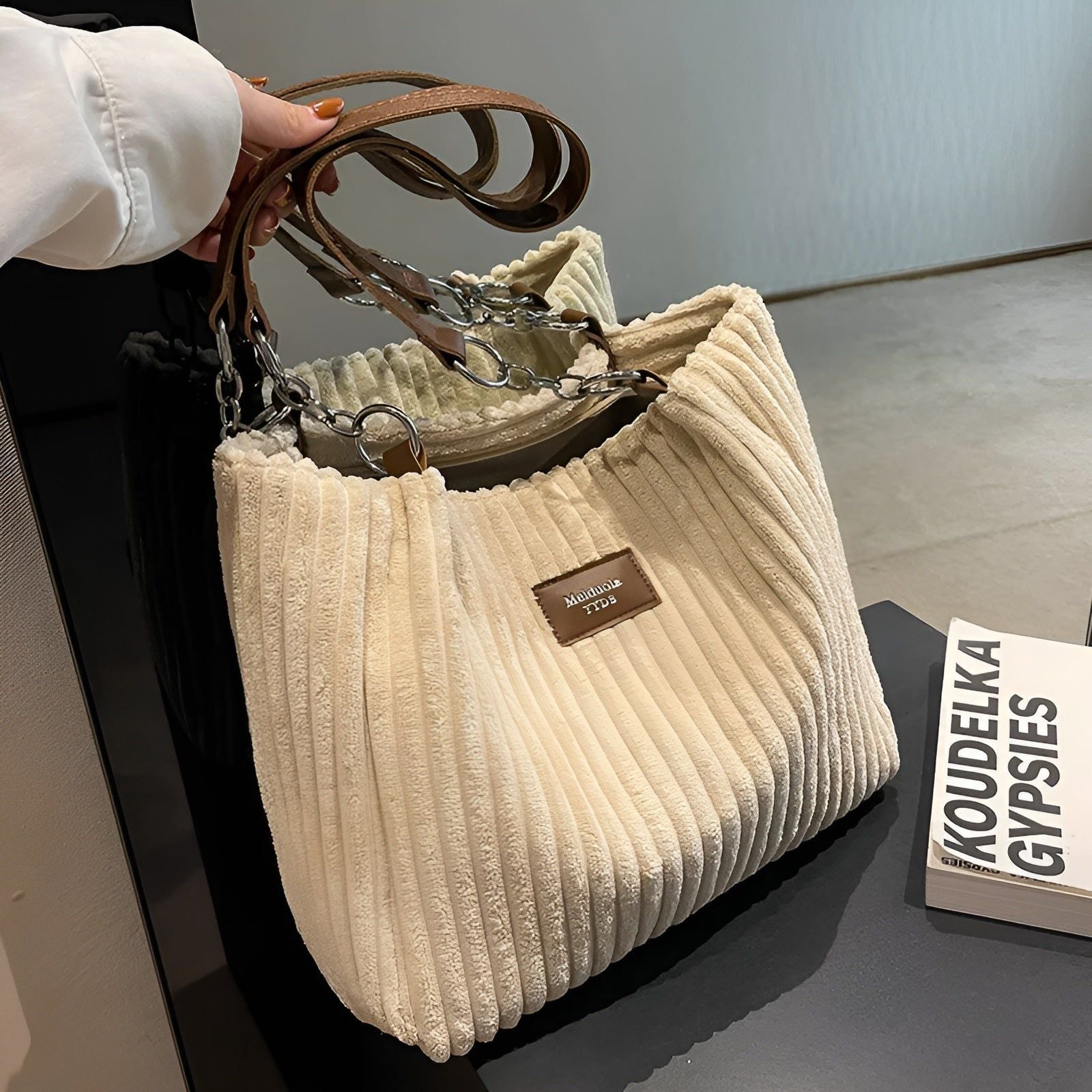 Carla Bag - Corduroy Feminine Luxus-Umhängetasche - Elegare